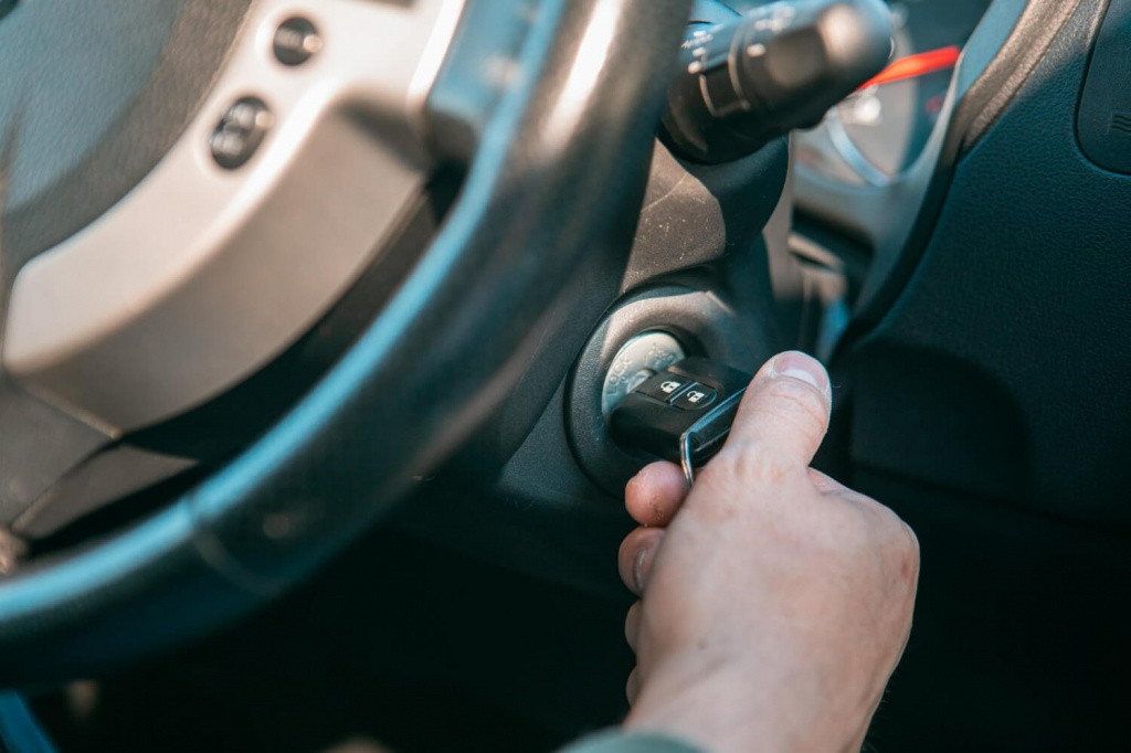 close-up-man-hand-put-key-start-car-engine-copy-space.jpg